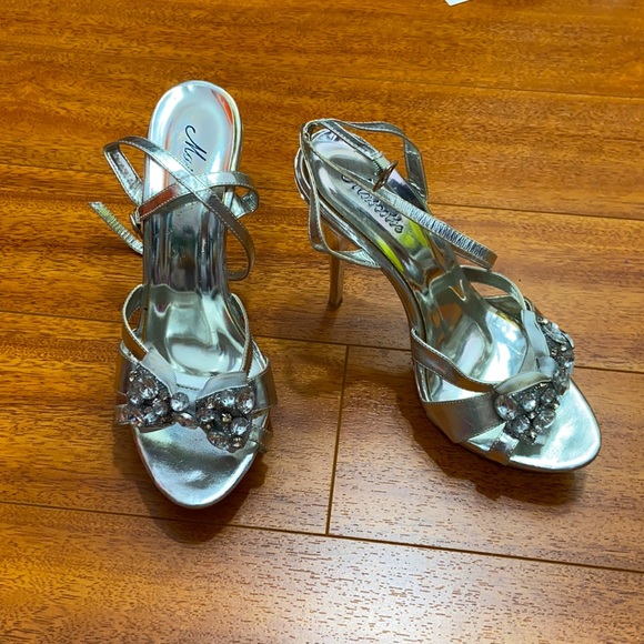 ⚜️Silver with rhinestones Party Heels 5.5”⚜️ - Picture 3 of 4